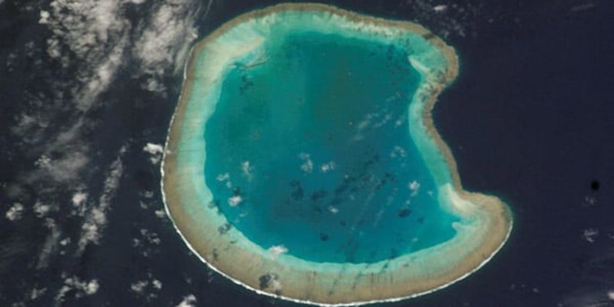 L’atoll Bassas da india des îles Éparses, au large de Madagascar, le 11 juillet 2002. © Nasa