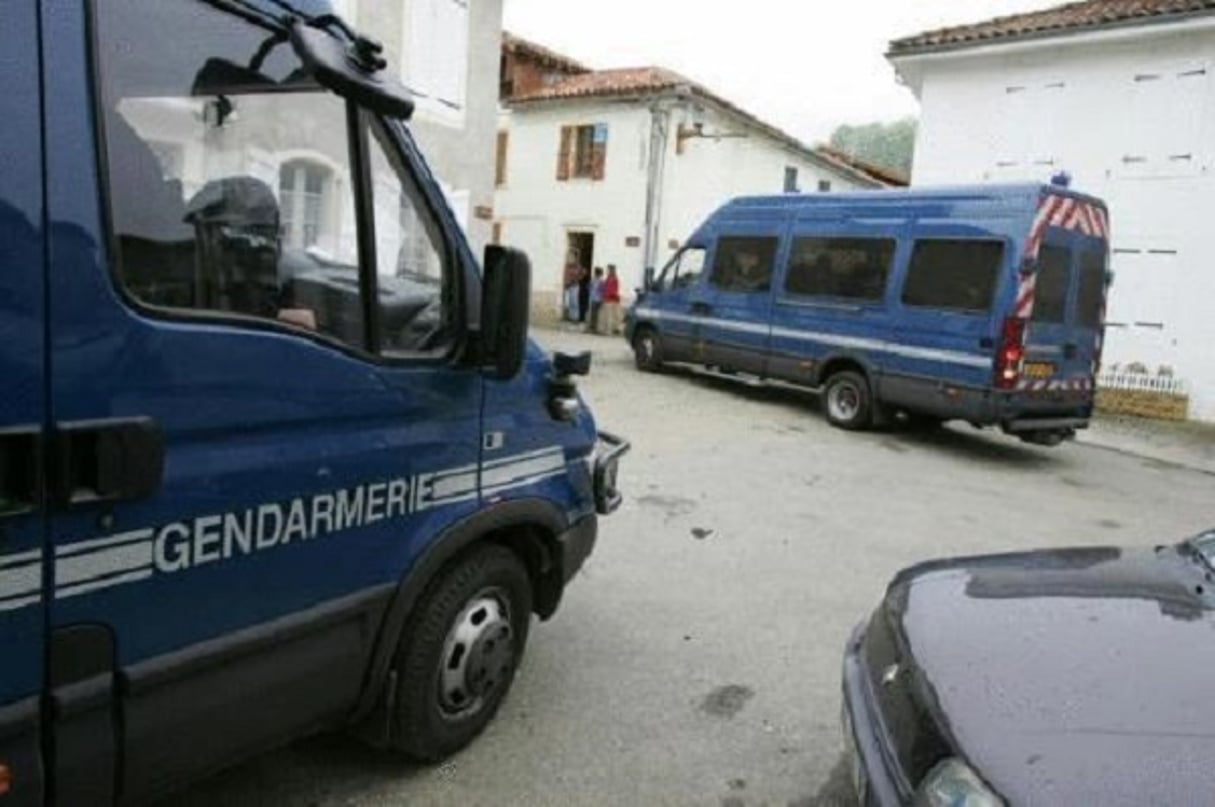 Des fourgons de la gendarmerie. © AFP