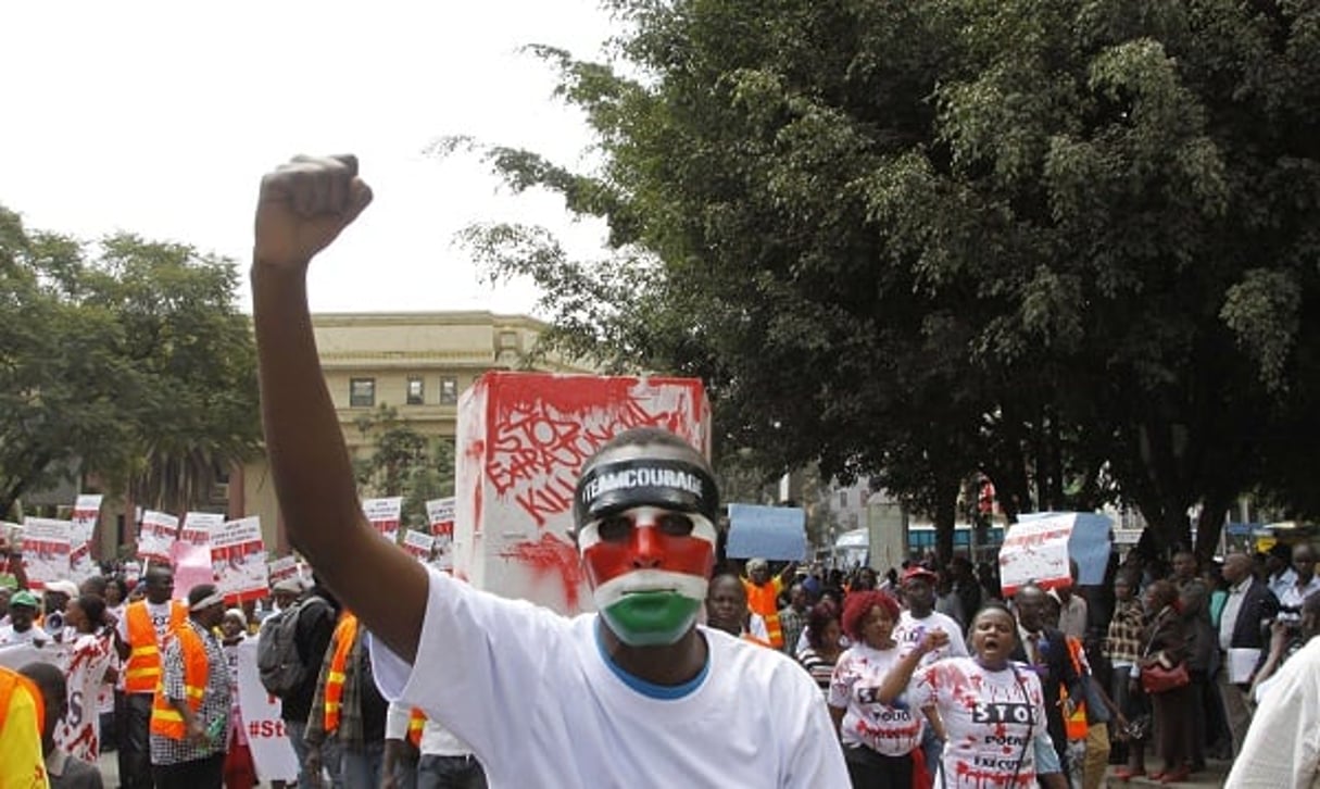 Des centaines de manifestants réunis à Nairobi  contre les violences policières, le 4 juillet 2016. © Khalil Senosi/AP/SIPA