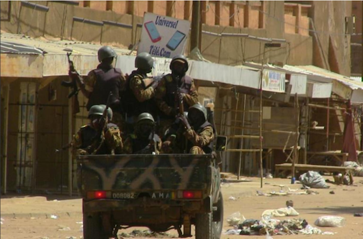 Des soldats maliens, le 12 juillet à Gao. © AFP