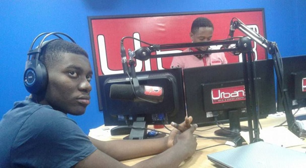 Samuel sur la radio gabonaise Urban FM. © Facebook