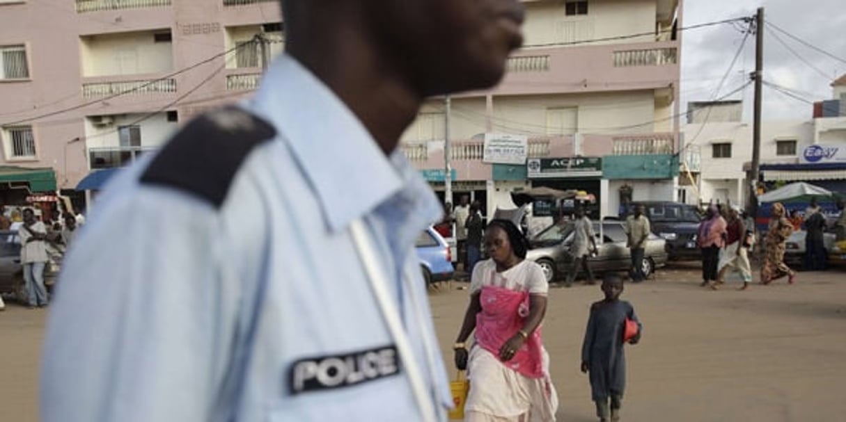 Un policier, à Dakar, le 31 juillet 2010. © Rebecca Blackwell/AP/SIPA