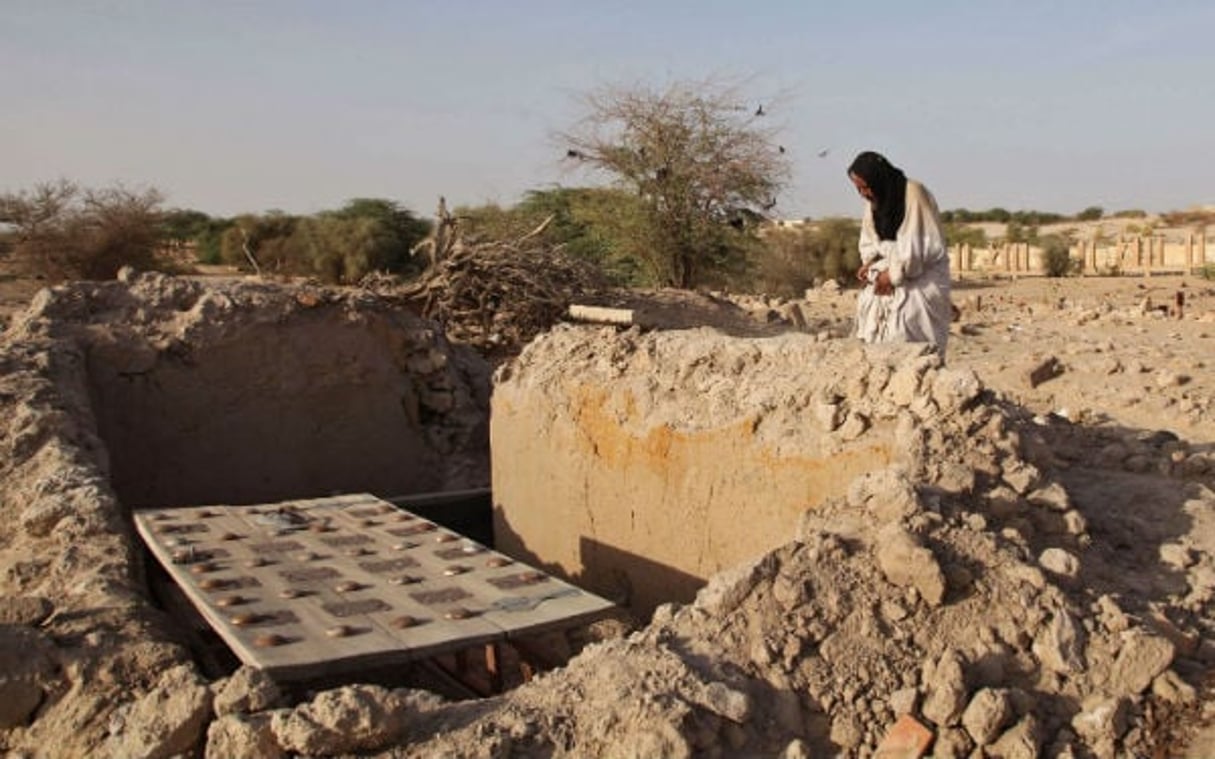 Un des mausolées détruits par les jihadistes entre juin et juillet 2012. © Baba Ahmed/AP/SIPA