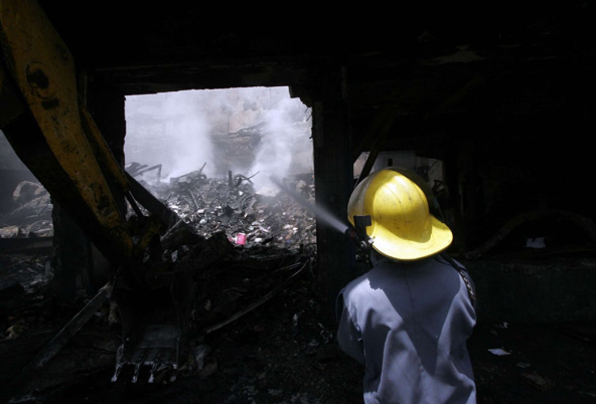 Un pompier kényan à Nairobi. en janvier 2009 © KHALIL SENOSI/AP/SIPA