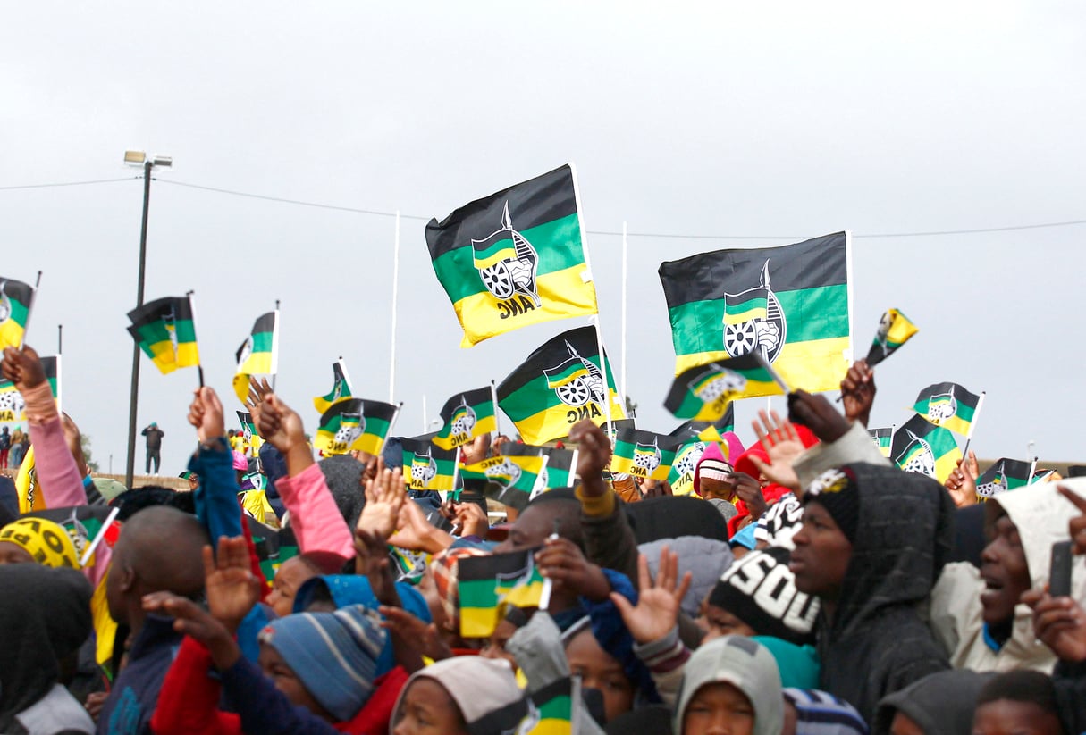 Partisans de l’ANC à Port Elizabeth, 
le 23 juillet. Selon les sondages, la ville pourrait passer 
à l’opposition lors du prochain scrutin. © Michael Sheehan/AFP