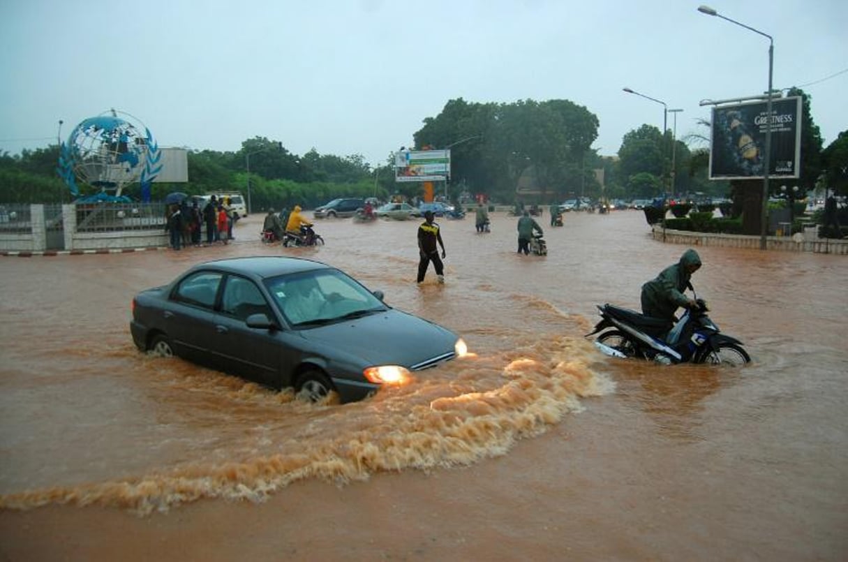 Des rues inondées d’Ouagadougou, le 1er septembre 2009. © AFP/AHMED OUOBA