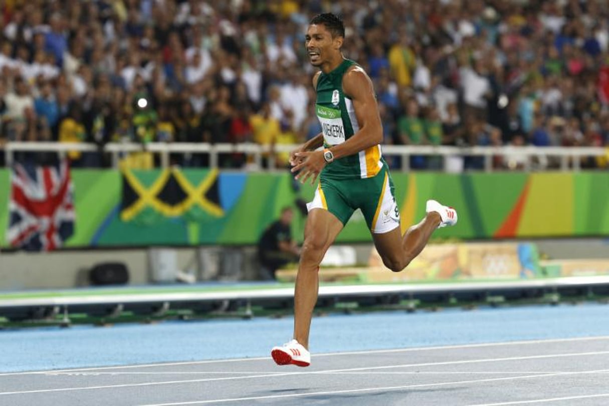Wayde van Niekerk, auteur d’une course parfaite sur 400 m, le 14 août 2016 aux Jeux de Rio. © AFP/Adrian DENNIS