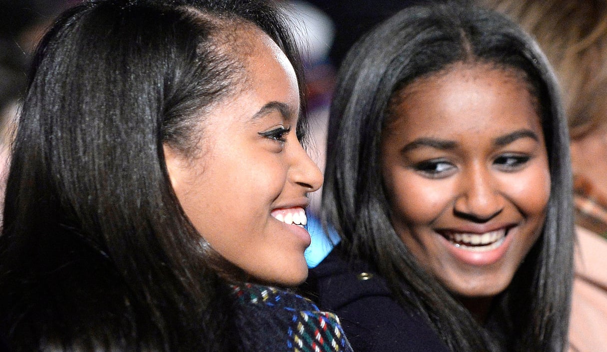 Malia (à g.) et sa soeur, Sasha, à la Maison Blanche, en décembre 2015. © Olivier Douliery/Photoshot/NurPhoto/AFP