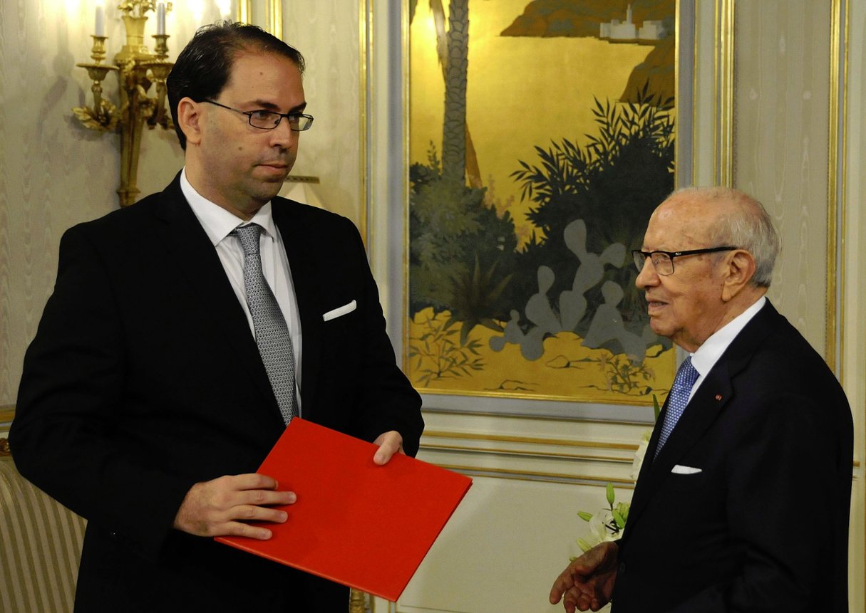 Le nouveau chef du gouvernement Youssef Chahed en compagnie du président Béji Caïd Essebsi, le 3 août 2016. &copy; Hassene Dridi/AP/SIPA