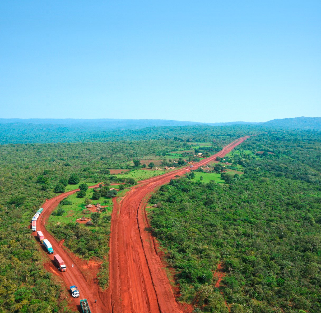 Construction de la route Garoua-Boulaï-Ngaoundéré, dans le nord du Cameroun. © Renaud Van Der Meeren pour les éditions du Jaguar