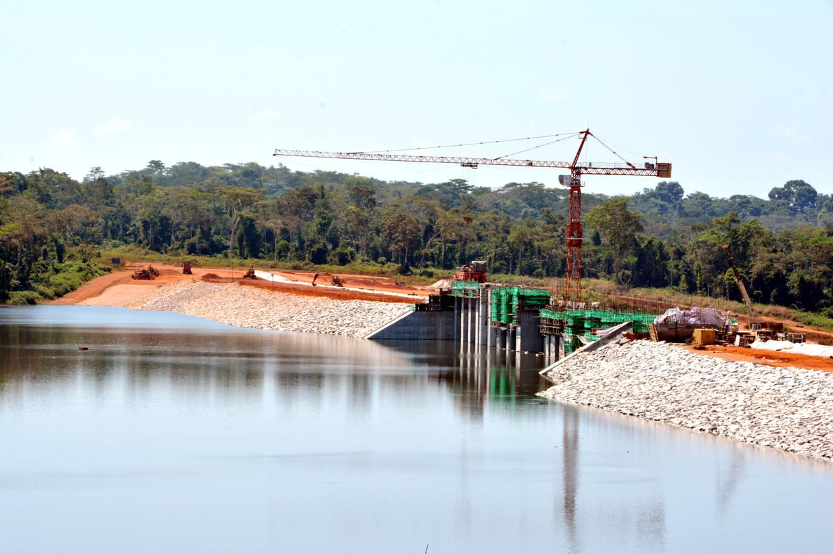 Le barrage de Lom Pangar, dans l’est du pays, après sa mise en eau partielle, en novembre 2015. © Jean-Pierre Kepseu