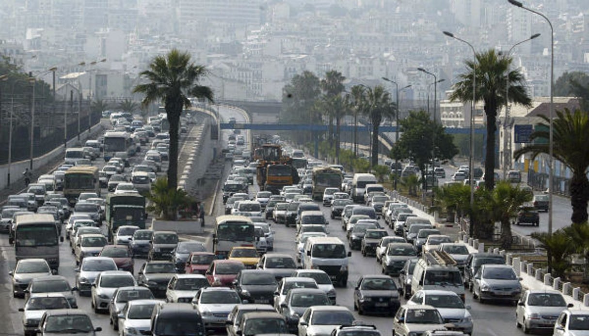 La Banque Mondiale prévoit une baisse considérable des provisions de change en Algérie. © Anis Belghoul/AP/SIPA