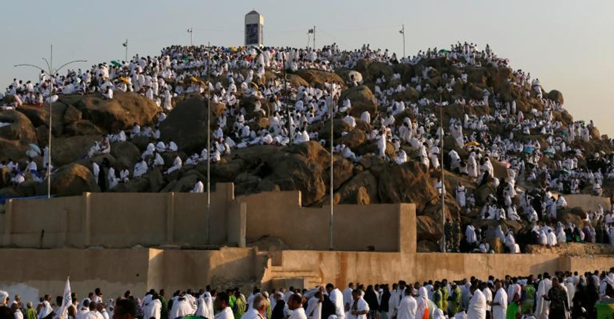 Des milliers de pèlerins musulmans rassemblés sur le Mont Arafat, au 2e jour du Hajj, le 11 septembre 2016 à La Mecque, en Arabie Saoudite. © AFP