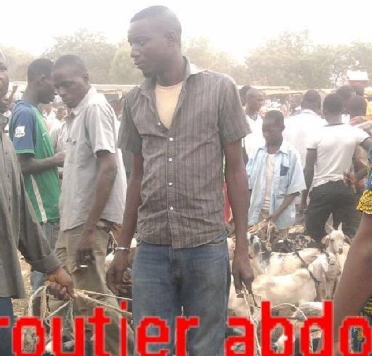 Abdoul Zaki au marché de bétail pour l’achat de ses moutons à Ouagadougou en septembre 2016. © DR