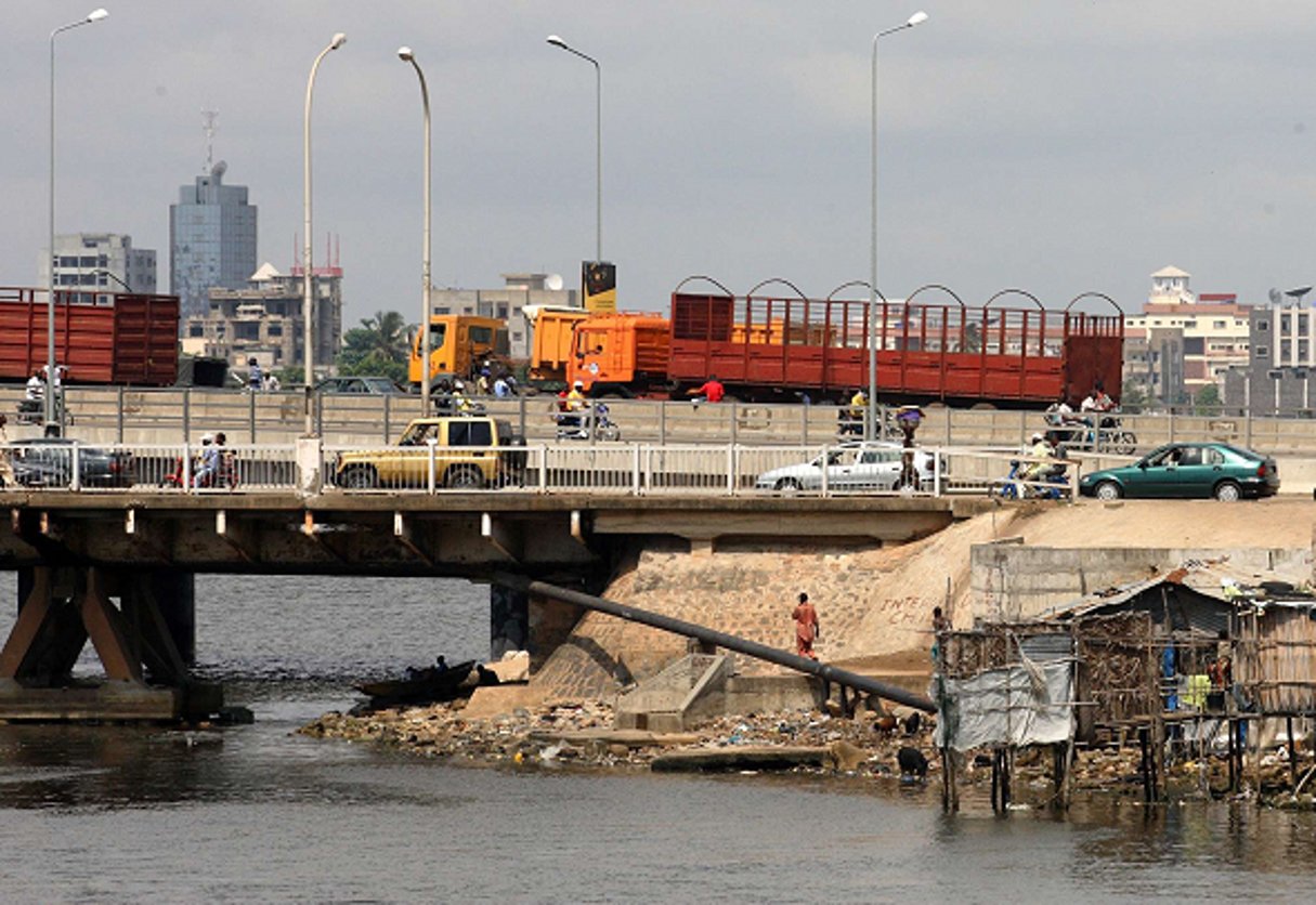 Un pont à Cotonou, au Bénin. © GEORGE OSODI/AP/SIPA