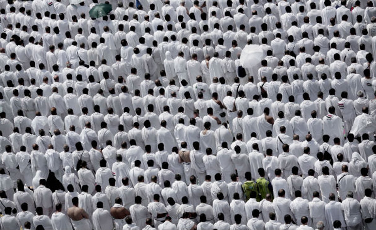 Des centaines de pèlerins priant à la mosquée de Namira le second jour du hajj le 11 septembre 2016. © Nariman El-Mofty/AP/SIPA