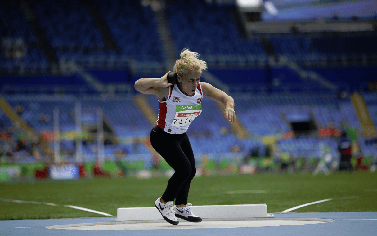 Raoua Tlili, championne paralympique tunisienne aux Jeux de Rio, le 9 septembre lors de l’épreuve de lancer de poids. © Leo Correa/AP/SIPA