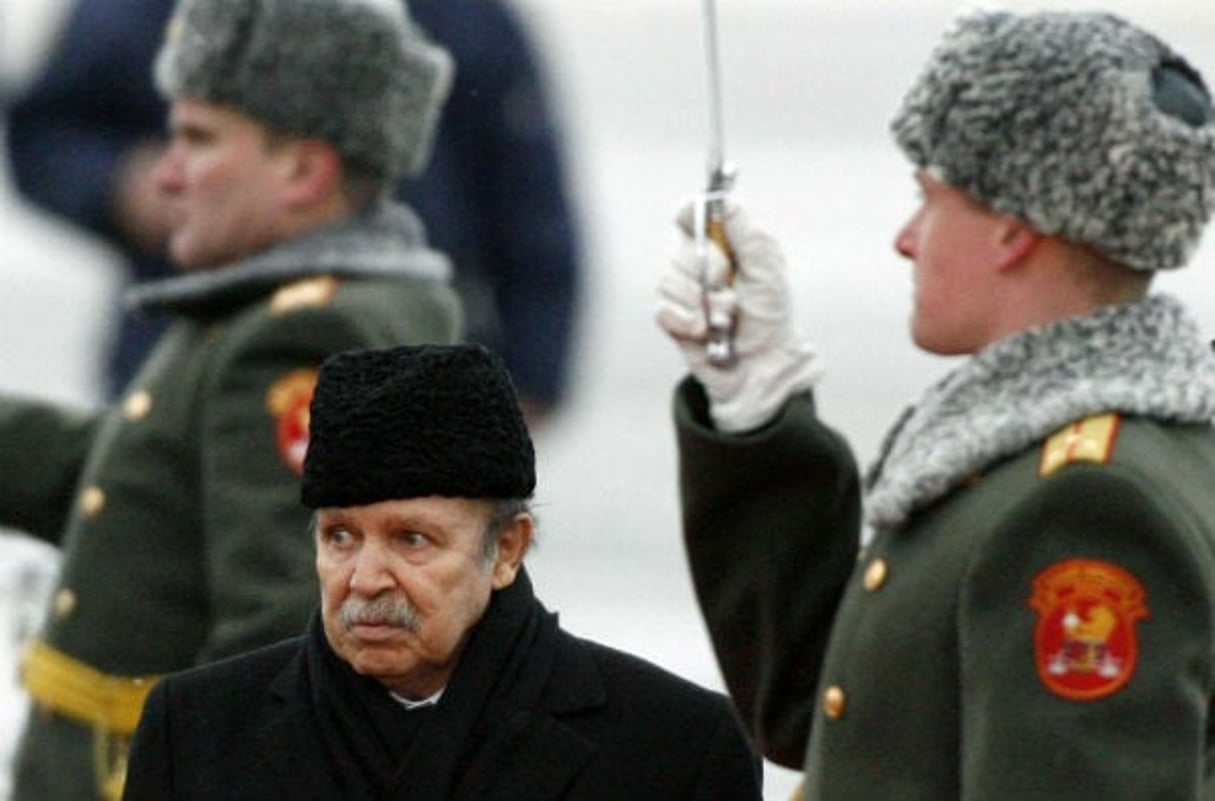 Abdelaziz Bouteflika lors de son arrivée à Moscou le 18 février 2008. © MIKHAIL METZEL/AP/SIPA