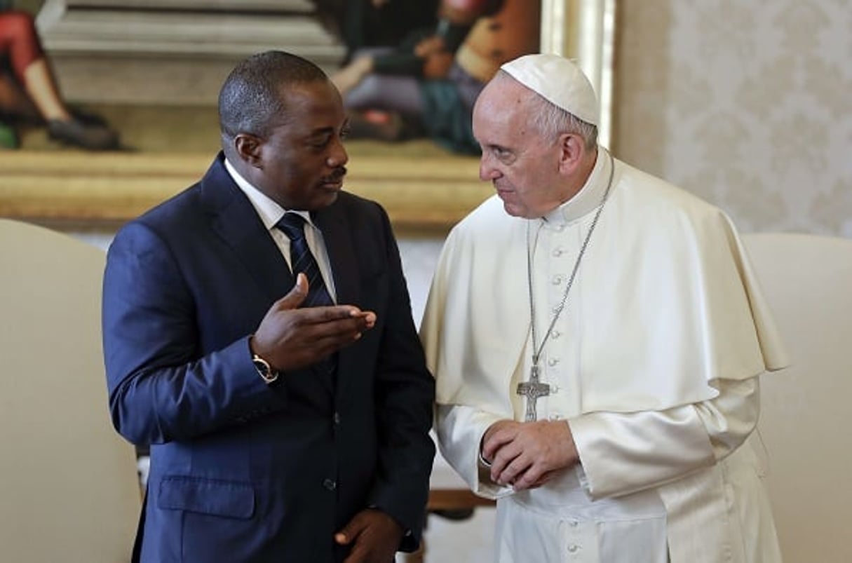 Le Pape François discute avec le président Joseph Kabila durant une audience privée au Vatican, le 26 septembre 2016. © Andrew Medichini/AP/SIPA