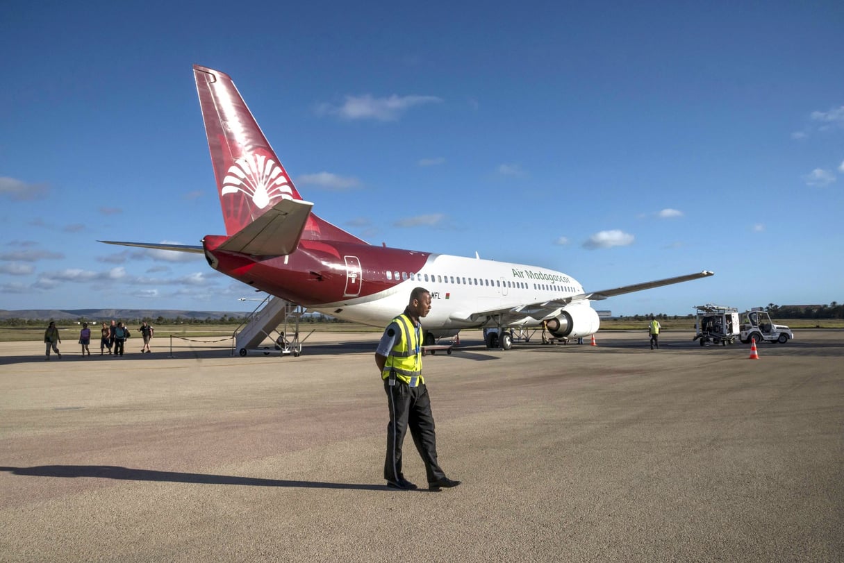 Sur le tarmac de l’aérodrome de Toliara. Depuis le mois de juin, les appareils d’Air Madagascar peuvent s’envoler vers l’UE. © Günter Lenz/Getty Images