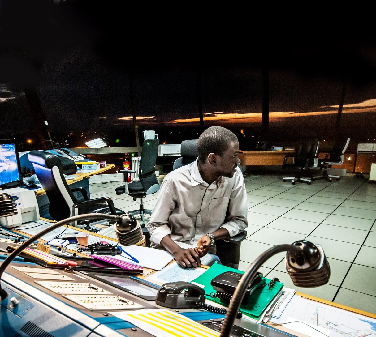 Tour de contrôle de l’aéroport international Léopold-Sédar-Senghor, à Dakar. © Guillaume BASSINET pour JA