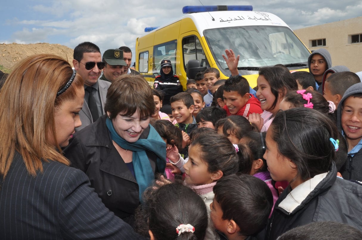 Nouria Benghebrit-Remaoun visite à Guelma, dans le nord de l’Algérie le 7 avril 2015. © Dzoasis