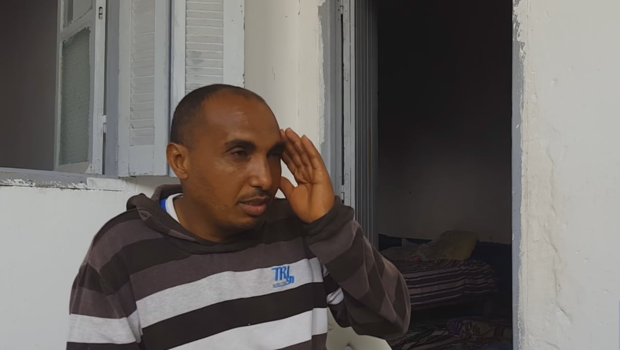 Lotfi al-Arabi El Gherissi, un des ex-détenus tunisien de la CIA, se confie à l’ONG Human Rights Watch. © Capture d’écran/HumanRightsWatchFR/Youtube
