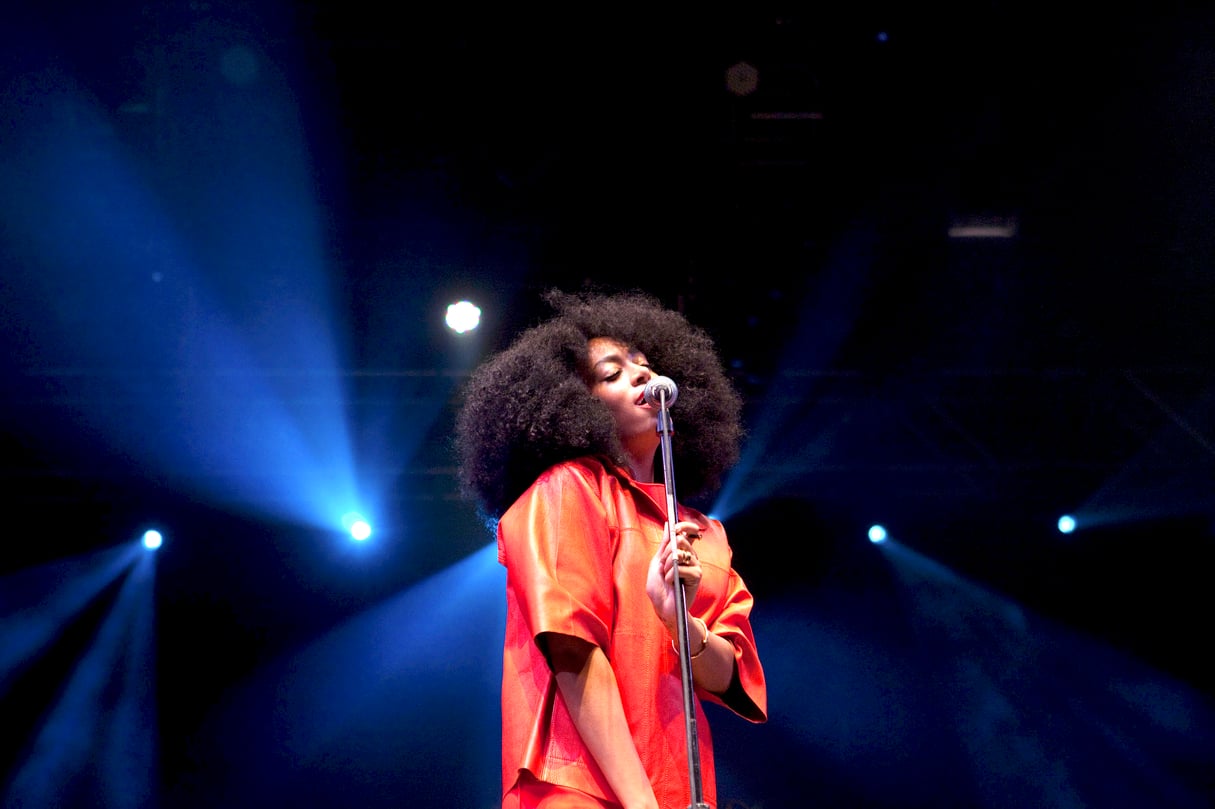 Solange Knowles, a singer, model and DJ who is Beyonce’s sister, performs in the Gobi tent during the Coachella Valley Music and Arts Festival at the Empire Polo Club in Indio, Calif., April 12, 2014. The multi-stage annual music and arts festival runs this year from April 11 through 13, and again from April 18 through 20.   Chanteuse MUSIC FESTIVAL ROCK POP MUSICIANS PERFORMANCE STAGE SINGERS FANS © emily berl/NYT-REDUX/REA
