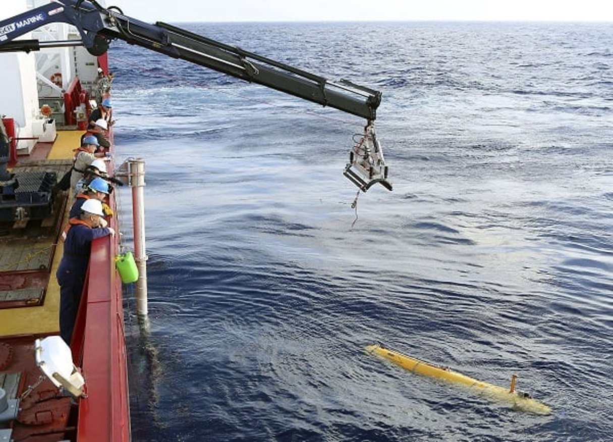 La marine australienne en pleine recherche dans l’Océan indien en 2014. © Lt. Kelli Lunt/AP/SIPA
