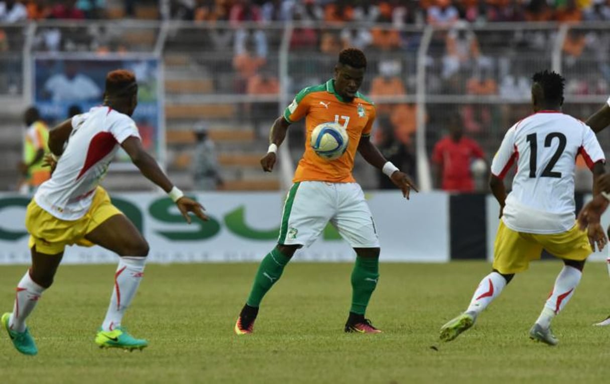 L’Ivoirien Serge Aurier (c) lors d’un match de qualification contre le Mali, le 8 octobre 2016 à Bouaké. © Issouf Sanogo/AFP