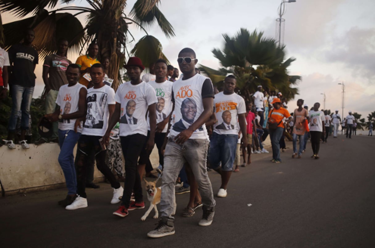Des supporters d’ADO, le 23 octobre 2015 à Abidjan. © Schalk van Zuydam/AP/SIPA
