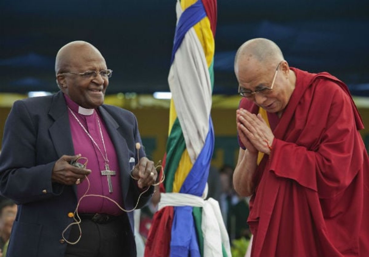 Desmond Tutu et de dalaï-lama à Dharmsala en Inde, le 23 avril 2015. © Ashwini Bhatia/AP/SIPA