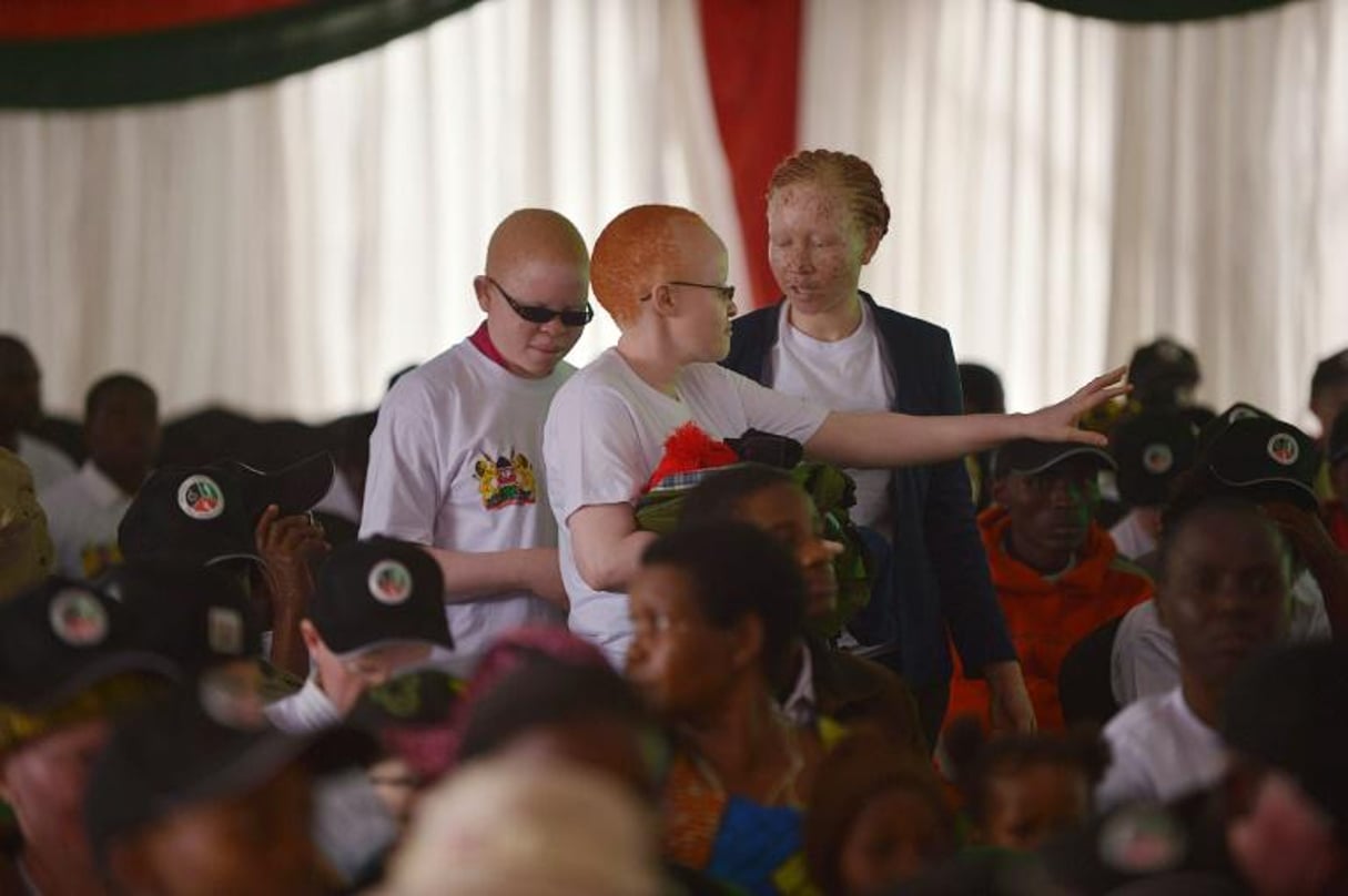 Des albinos assistent à une conférence marquant la journée de l’albinisme, le 13 juin 2015 à Nairobi, au Kenya. © AFP