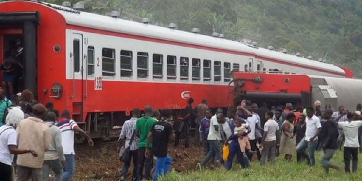 Le train Yaoundé-Douala, qui a déraillé le 21 octobre 2016 à Eseka, au Cameroun. © AP/SIPA