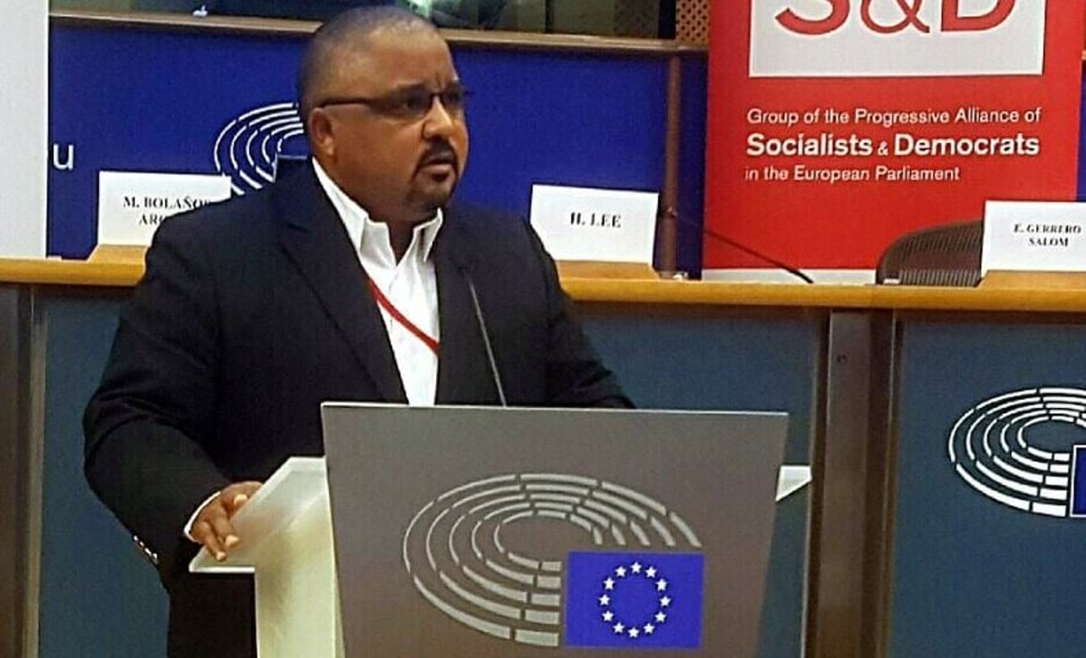 Le Camerounais Joshua Osih, député et vice-président du Social Democratic Front (SDF), au Parlement européen, à Bruxelles (Belgique), le 18 octobre 2016 © Compte Twitter de  Joshua Osih
