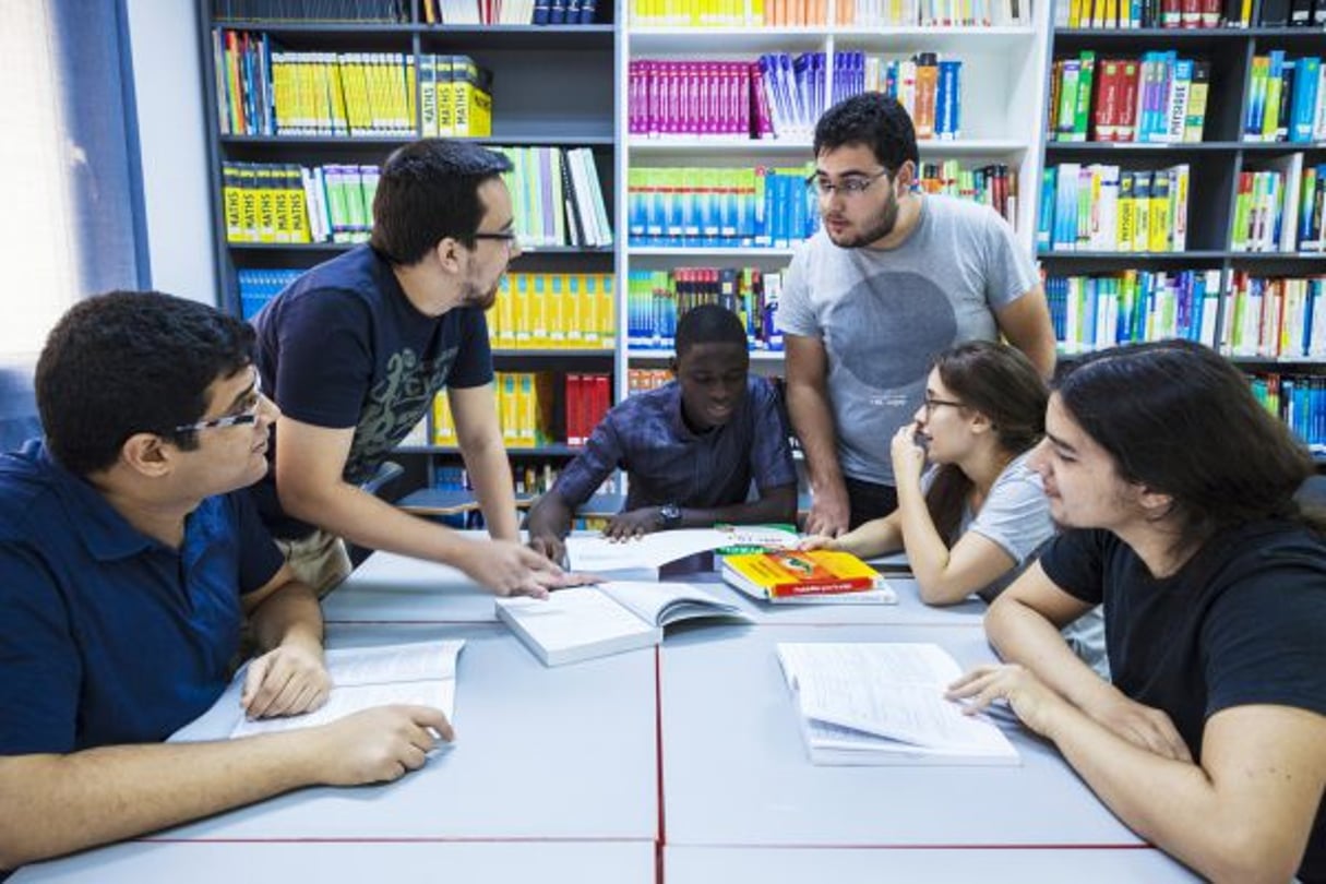 Dans la bibliothèque d’Esprit Prépa © Ons Abid pour JA