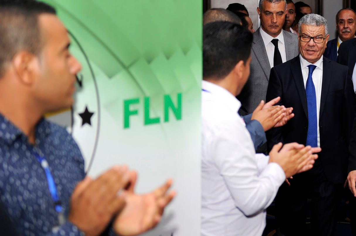 Amar Saadani arrivant à l’hôtel El-Aurassi pour assister à une réunion du comité central du parti& et annoncer sa démission,le 22 octobre, à Alger. © samir sid