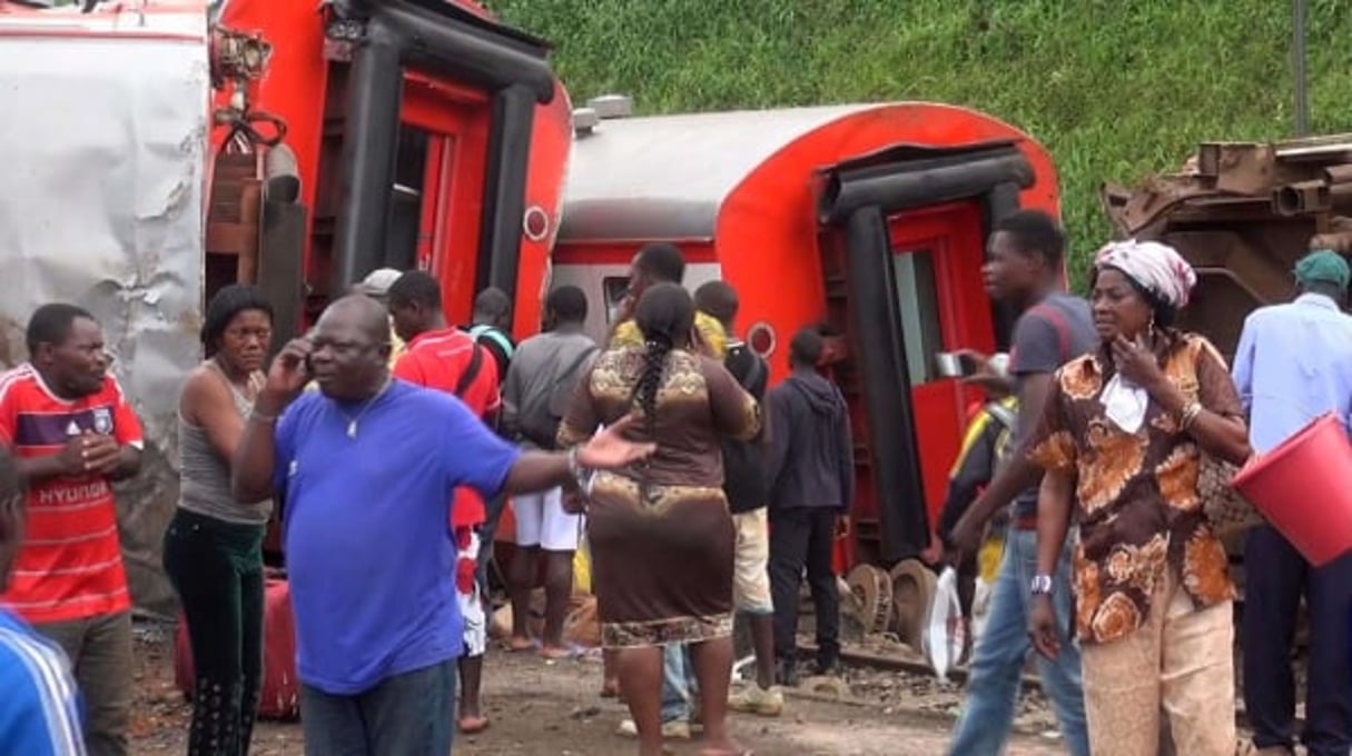 Selon le bilan officiel, 79 personnes ont péri dans l’accident de train survenu à Eseka, au Cameroun, le 21 octobre 2016 © AP/SIPA