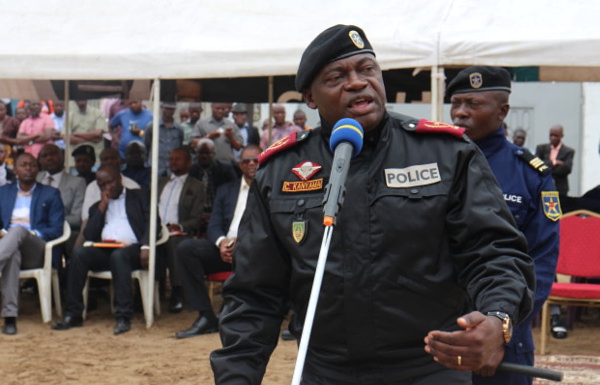 Le général Célestin Kanyama, chef de la police de Kinshasa, lors d’une parade à Selembao, dans le sud de la capitale congolaise, le 2 septembre 2015. © Trésor Kibangula/Jeune Afrique