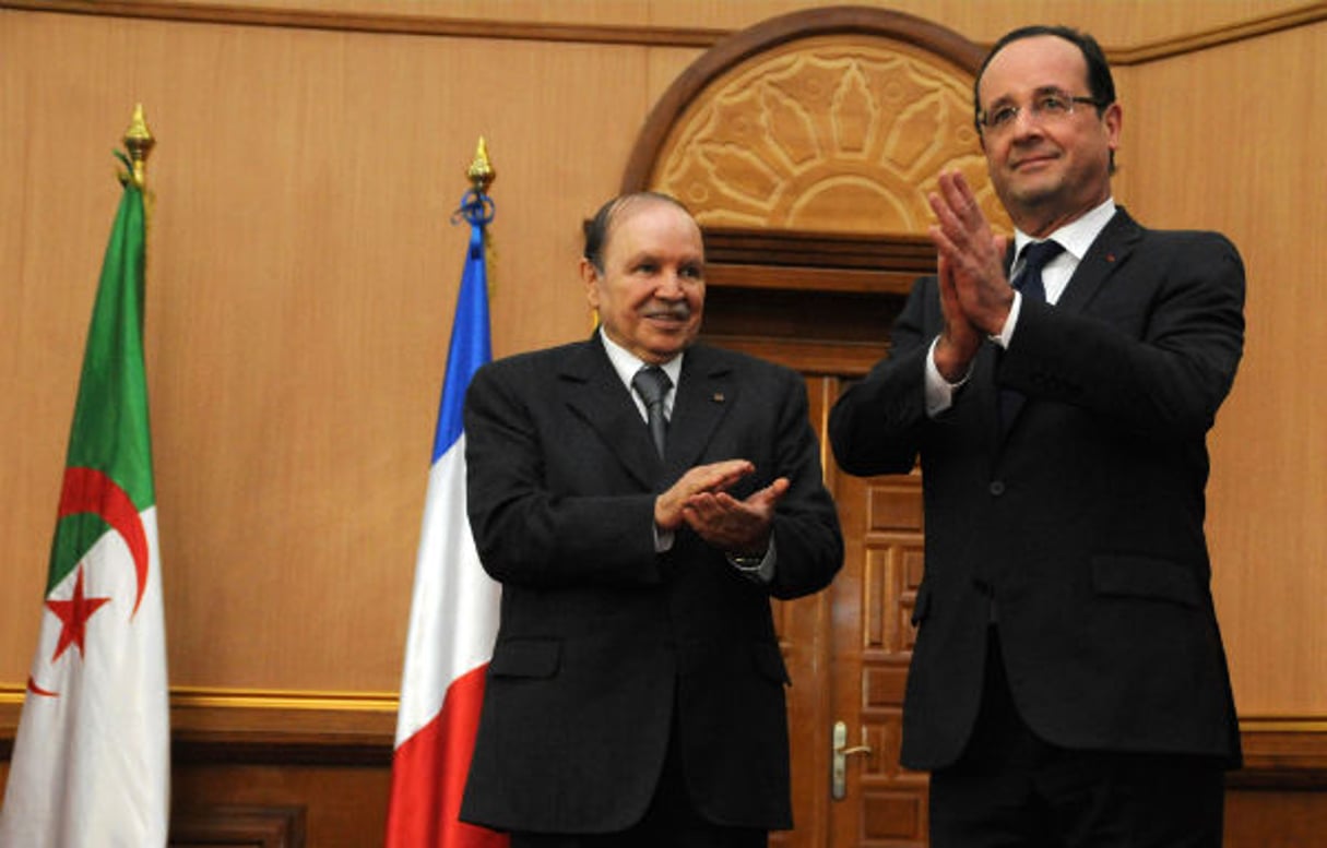Abdelaziz Bouteflika  et François Hollande à l’université de Tlemcen, en Algérie, le 20 décembre 2012. © Nadji/AP/SIPA