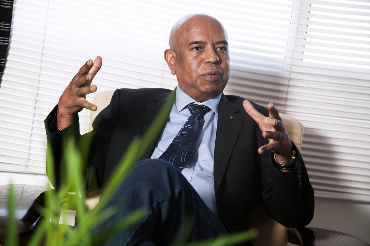 10/10/2016 - ANTANANARIVO, MADAGASCAR - M. RATSIMIVONY Jean-Claude, fondateur et DG de la société HOMEOPHARMA en interview dans son bureau. PHOTO : RIJASOLO / RIVA PRESS &copy; RIJASOLO/RIVA PRESS pour JA