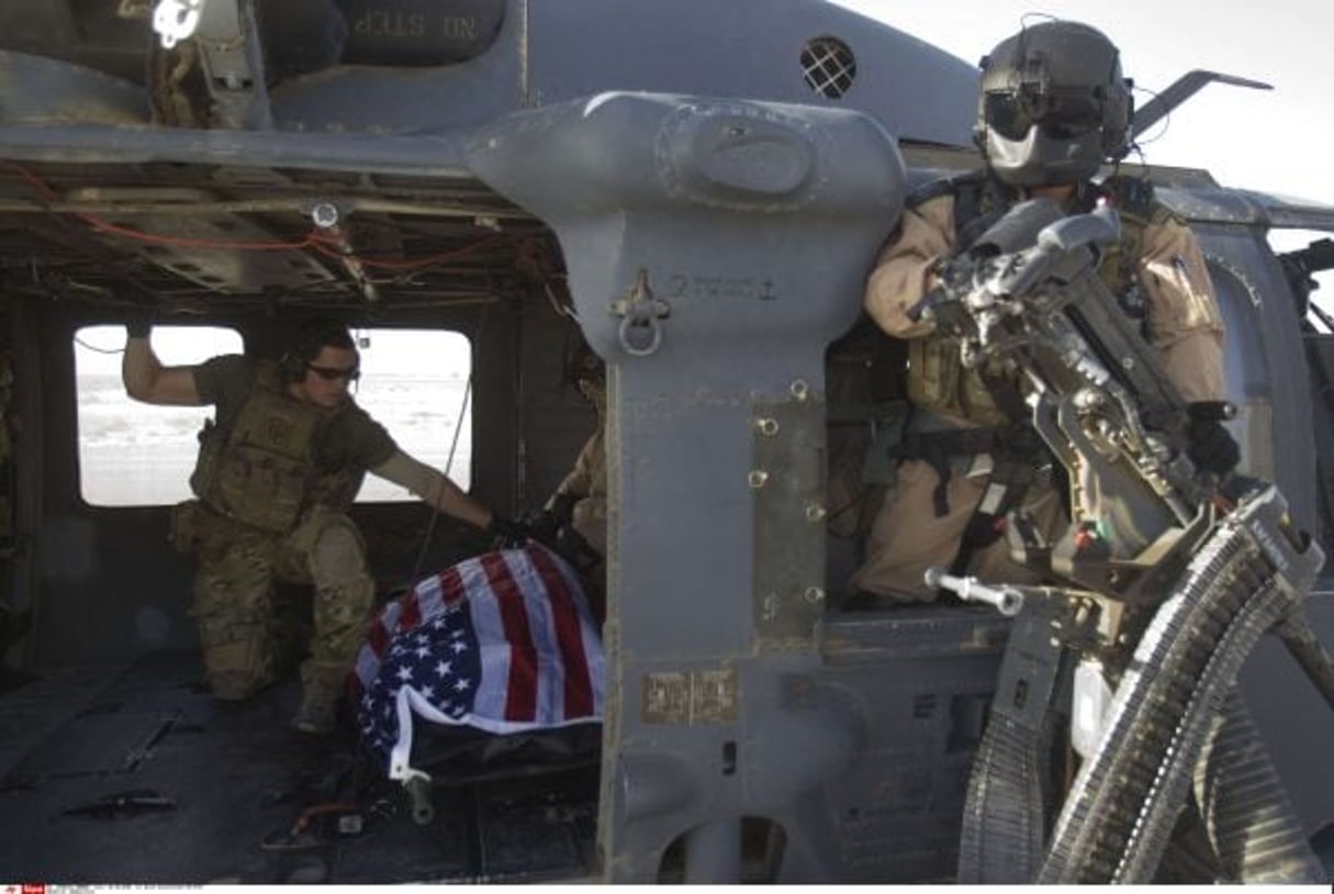 Des parachutistes américains sur la base aérienne de Kanhadar le 10 octobre 2010. © David Guttenfelder/AP/SIPA
