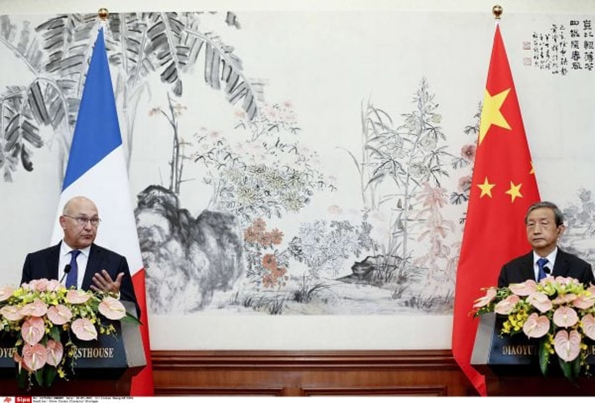 Michel Sapin et Ma Kai à Pékin le 18 septembre 2015. © Lintao Zhang/AP/SIPA