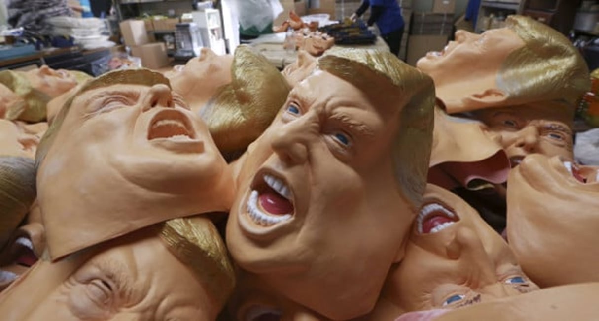 Les masques en caoutchouc représentant Donald Trump, le président américain élu, dans une boutique de Saitama, au nord de Tokyo, le 15 novembre 2016. © Eugene Hoshiko/AP/SIPA