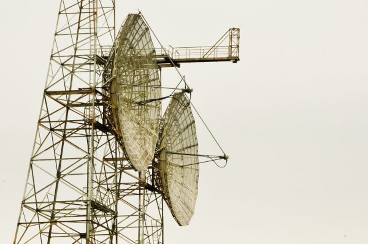 Infrastructures de télécommunications de la ville de Kribi. © Renaud VAN DER MEEREN pour Les Editons du Jaguar