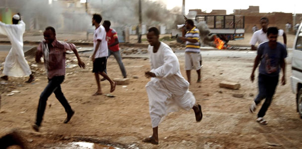 Des manifestations hostiles à Omar el-Béchir, à Khartoum, en 2013. © Abd Raouf/AP/SIPA