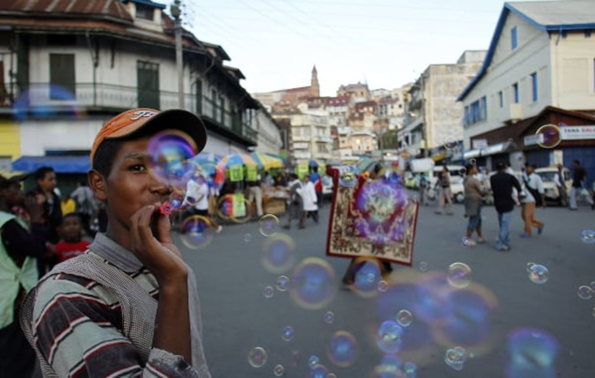 Dans les rues d’Antananarivo, en 2010. © Themba Hadebe/AP/SIPA