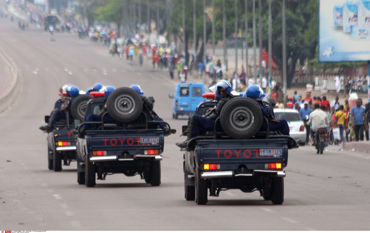 Des forces de la police congolaise anti-émeutes en patrouille dans les rues de Kinshasa après des violences, le 20 septembre 2016 (illustration). © John Bompengo/AP/SIPA
