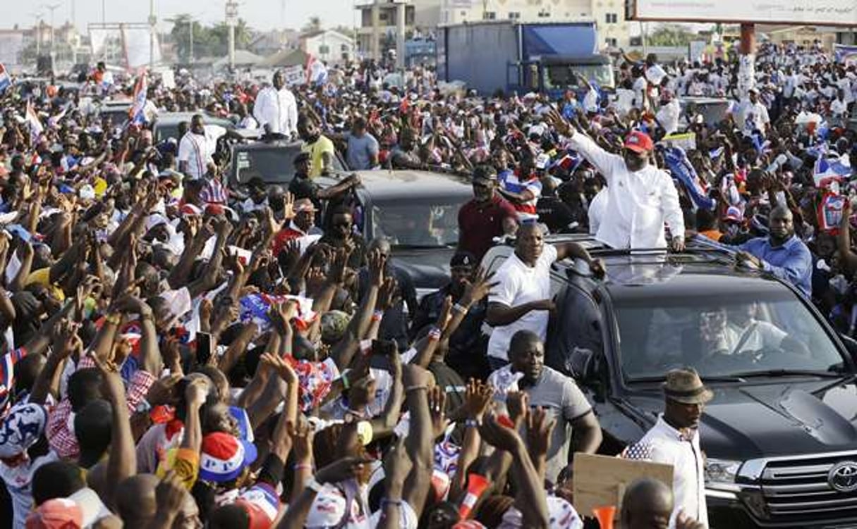 Nana Akufo-Addo entouré de ses partisans à Accra, le 4 décembre 2016. © Sunday Alamba/AP/SIPA