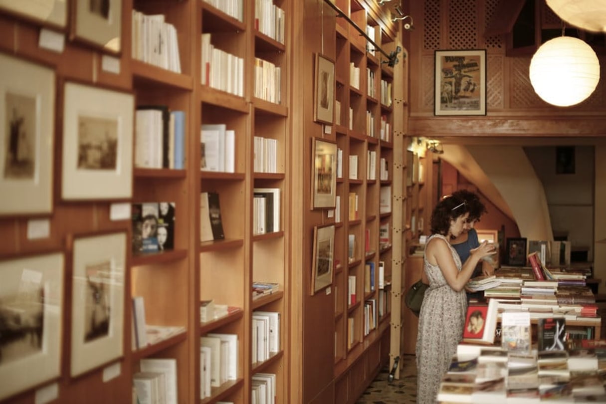 Dans la Librairie des Colonnes, à Tanger au Maroc., en juin 2013. © Hicham Gardaf pour JA